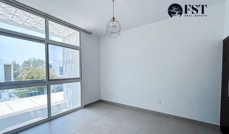 Townhouse on Moudon, Dubai, 4 bedrooms, 304.5 m2 / per year