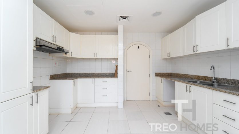 Villa on The Springs, Dubai, 3 bedrooms, 209 m2 / per year