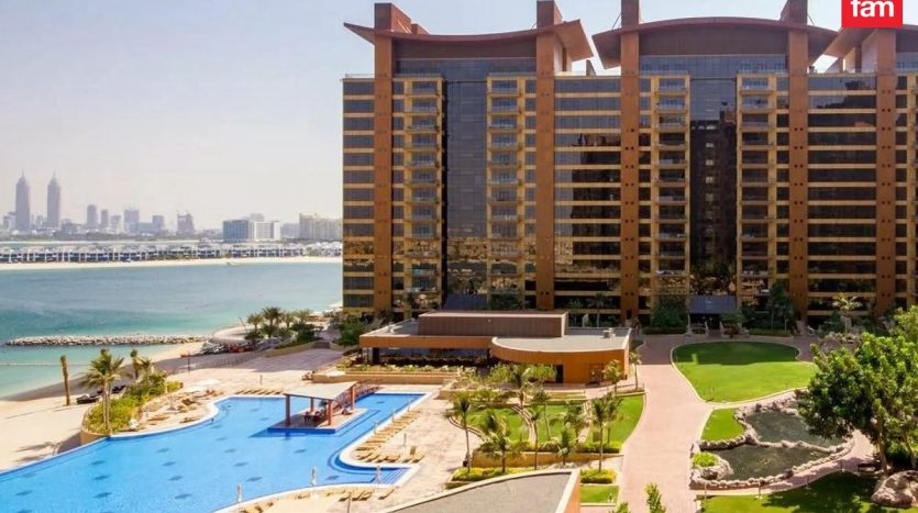 Apartment on Palm Jumeirah, Dubai, 1 bedroom, 120.4 m2 / per year