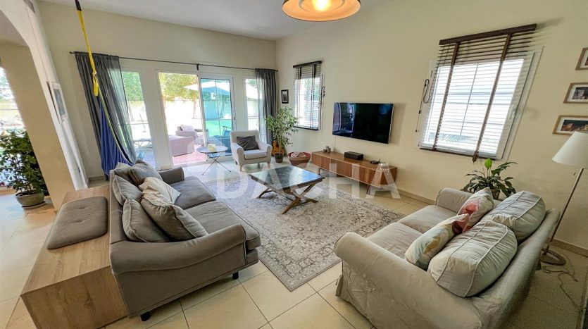 Villa on Jumeirah Village Circle, Dubai, 2 bedrooms, 250.1 m2  | Foto 2