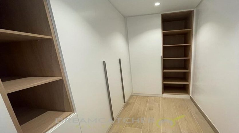 Квартира в Джумейра, Дубай, 2 спальни, 112.04 м2 / в год