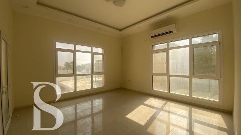 Villa on Al Quoz, Dubai, 4 bedrooms, 947.6 m2 / per year