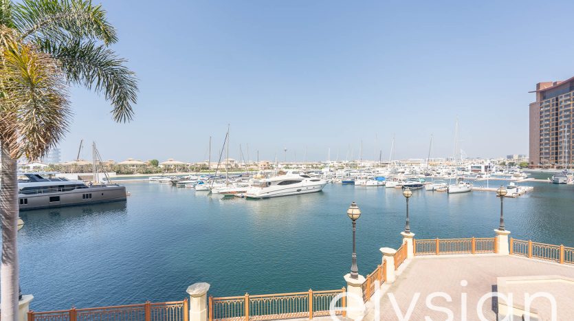 Townhouse on Palm Jumeirah, Dubai, 2 bedrooms, 376 m2 / per year