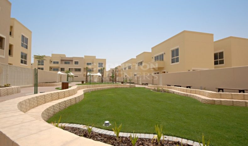 Villa on Al Raha Gardens, Abu-Dhabi, 4 bedrooms, 304 m2 / per year