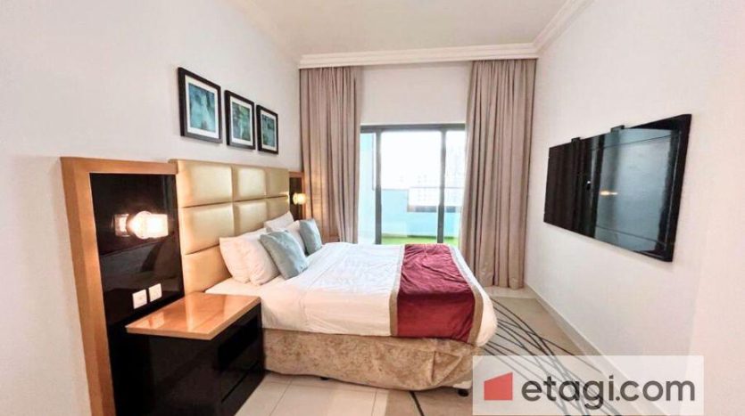 Apartment on Business Bay, Dubai, 1 bedroom, 92.8 m2 / per year