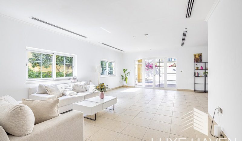 Вилла в Jumeirah Park, Дубай, 3 спальни, 327.67 м2 / в год