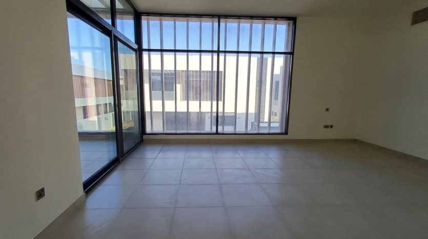 Commercial property on Yas Island, Abu-Dhabi, 5 bedrooms, 457 m2 / per year