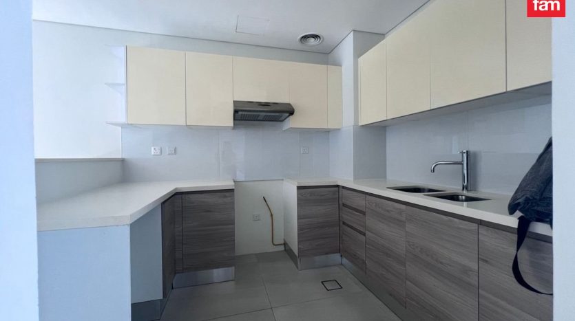 Apartment on Business Bay, Dubai, 1 bedroom, 97.9 m2 / per year