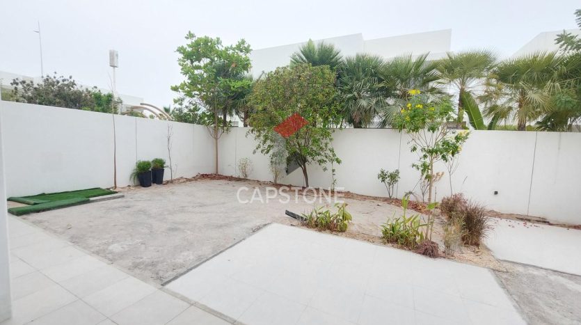 Villa on Yas Island, Abu-Dhabi, 4 bedrooms, 451 m2 / per year