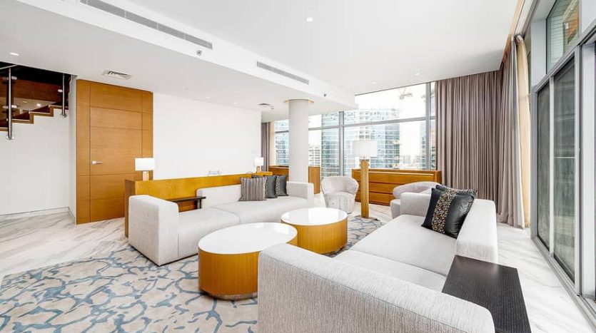 Квартира в Deira, Дубай, 3 спальни, 358 м2 / в год