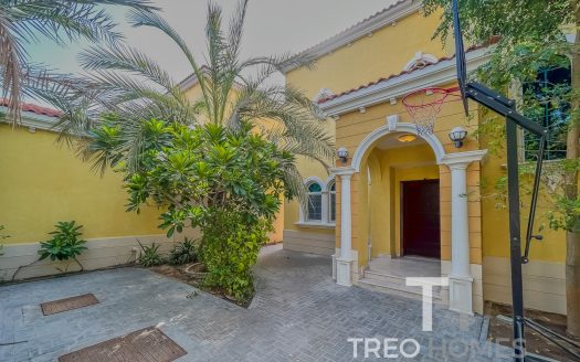 Villa on Jumeirah Park, Dubai, 3 bedrooms, 285 m2 / per year