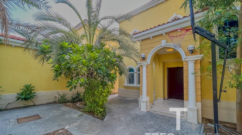 Вилла в Jumeirah Park, Дубай, 3 спальни, 285 м2 / в год