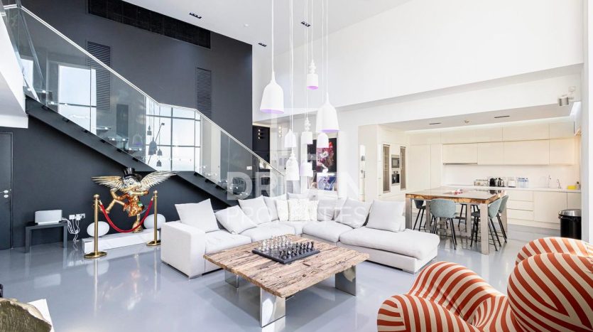 Apartment on Jumeirah Beach Residence, Dubai, 3 bedrooms, 180 m2 / per year