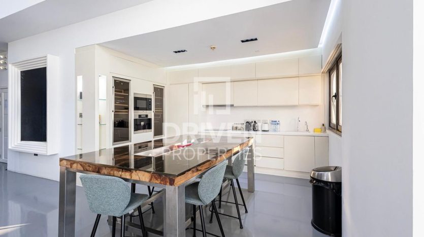 Apartment on Jumeirah Beach Residence, Dubai, 3 bedrooms, 180 m2 / per year