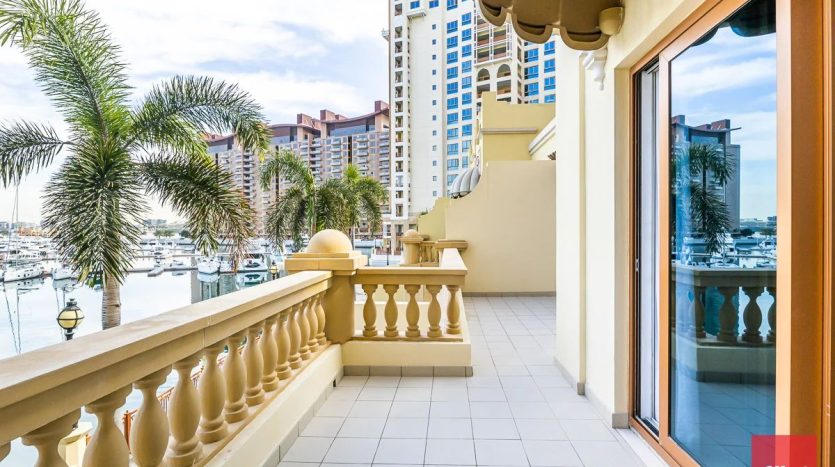 Townhouse on Palm Jumeirah, Dubai, 2 bedrooms, 380 m2 / per year