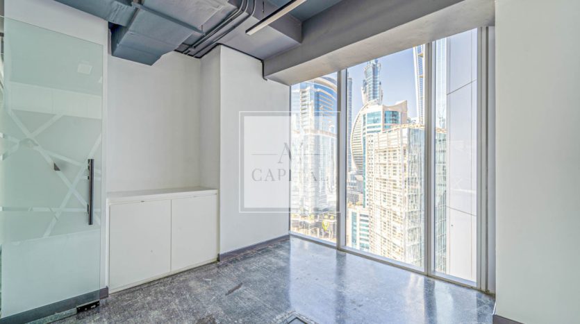 Office on Business Bay, Dubai, 255.4 m2 / per year