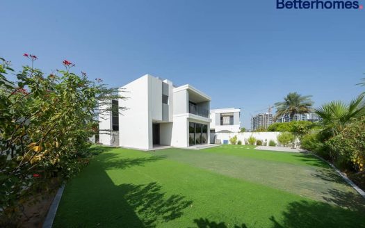 Villa on Dubai Hills Estate, 3 bedrooms, 533 m2 / per year