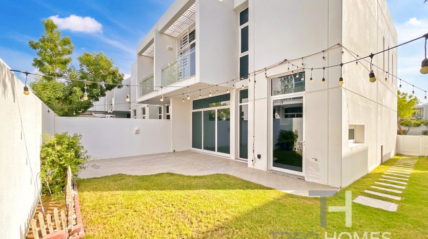 Townhouse on Moudon, Dubai, 3 bedrooms, 264 m2 / per year