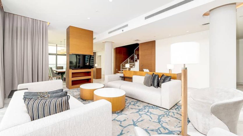 Квартира в Deira, Дубай, 3 спальни, 358 м2 / в год