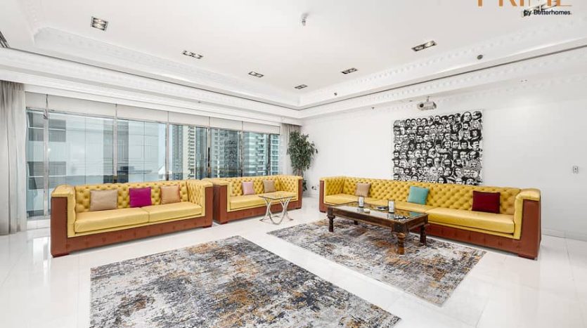 Apartment on Dubai Marina, 5 bedrooms, 714 m2 / per year