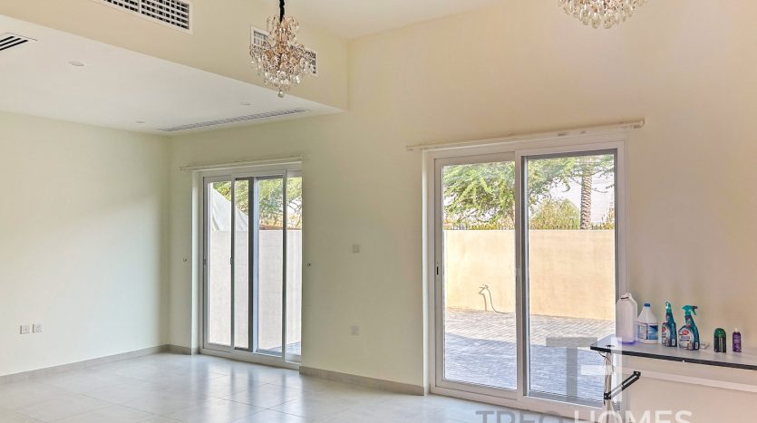 Townhouse on Dubai Land, Dubai, 2 bedrooms, 166 m2 / per year