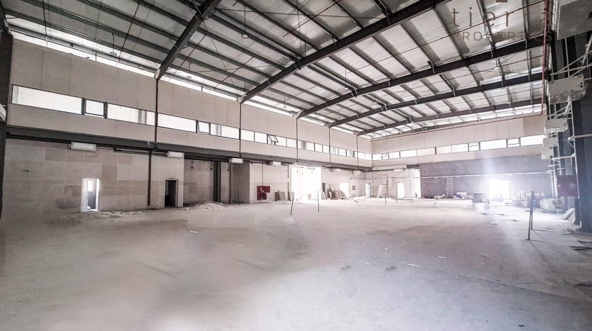 Commercial property on Al Khawanizh, Dubai, 2034.6 m2 / per year