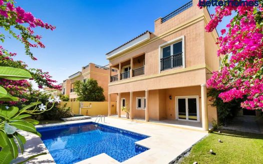 Villa on The Villa, Dubai, 5 bedrooms, 334 m2 / per year