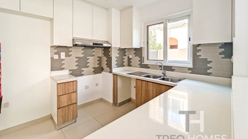 Таунхаус в Dubai Land, 4 спальни, 235 м2 / в год