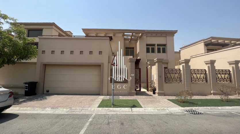 Villa on Khalifa City, Abu-Dhabi, 5 bedrooms, 520 m2 / per year