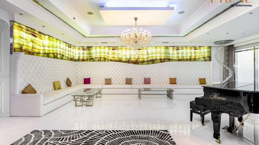 Apartment on Dubai Marina, 5 bedrooms, 714 m2 / per year