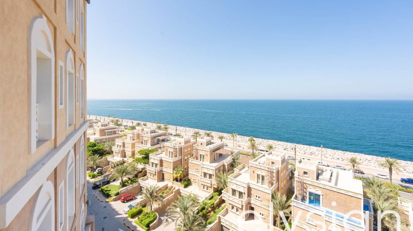 Apartment on Palm Jumeirah, Dubai, 3 bedrooms, 231 m2 / per year