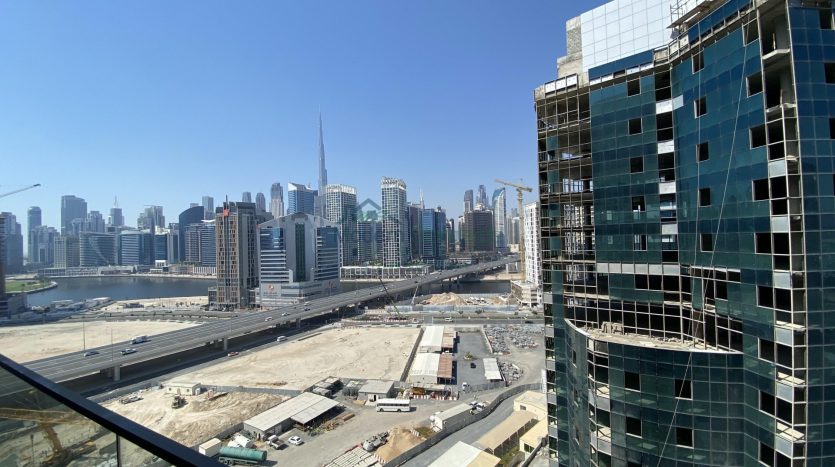 Apartment on Business Bay, Dubai, 1 bedroom, 948 m2 / per month