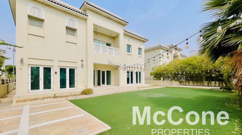 Villa on Al Furjan, Dubai, 3 bedrooms, 322.28 m2  | Foto 1