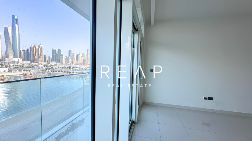 Apartment on Dubai Harbour, Dubai, 1 bedroom, 83.7 m2 / per year