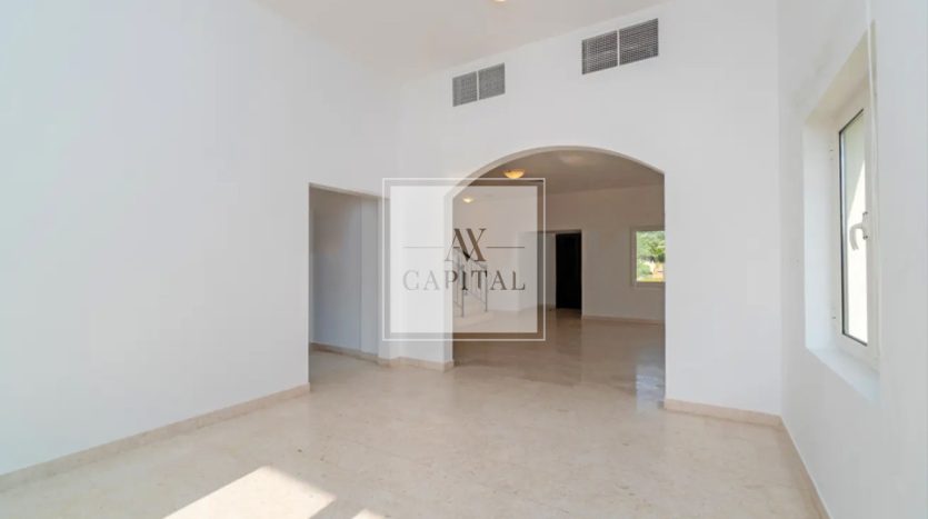 Villa on The Villa, Dubai, 5 bedrooms, 556.6 m2 / per year