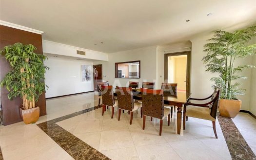 Apartment on Jumeirah Beach Residence, Dubai, 2 bedrooms, 136 m2 / per year