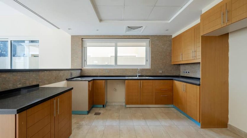 Villa on Jumeirah Park, Dubai, 4 bedrooms, 455 m2 / per year