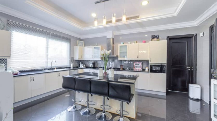 Вилла в The Villa, Дубай, 5 спален, 650 м2 / в год