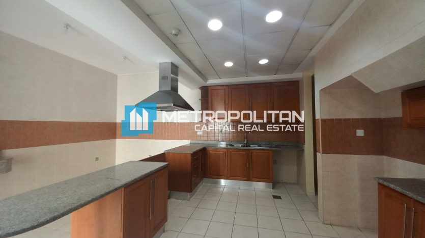 Villa on Al Salam Street, Abu-Dhabi, 4 bedrooms, 288 m2 / per year