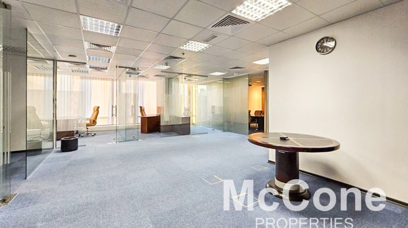 Office on Jumeirah Lake Towers, Dubai, 167.41 m2 / per year