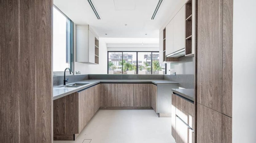 Villa on Tilal Al Ghaf, Dubai, 4 bedrooms, 422 m2 / per year