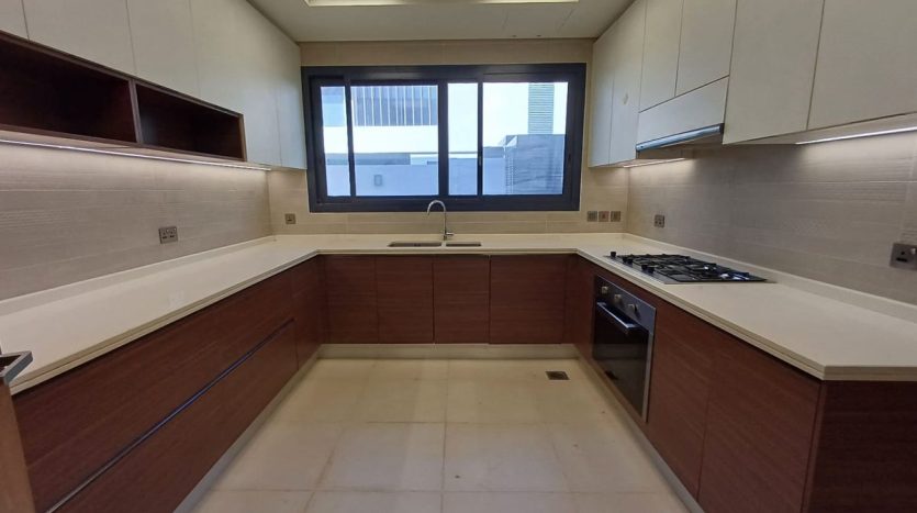 Commercial property on Yas Island, Abu-Dhabi, 5 bedrooms, 457 m2 / per year