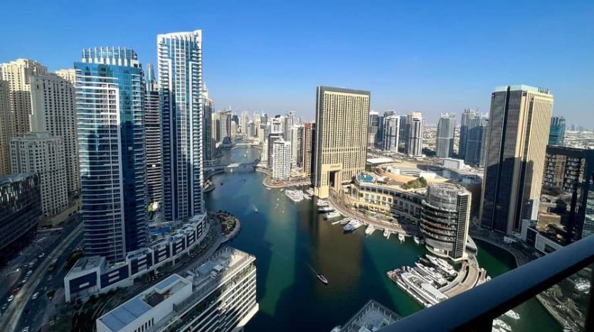 Apartment on Dubai Marina, 4 bedrooms, 236 m2 / per year
