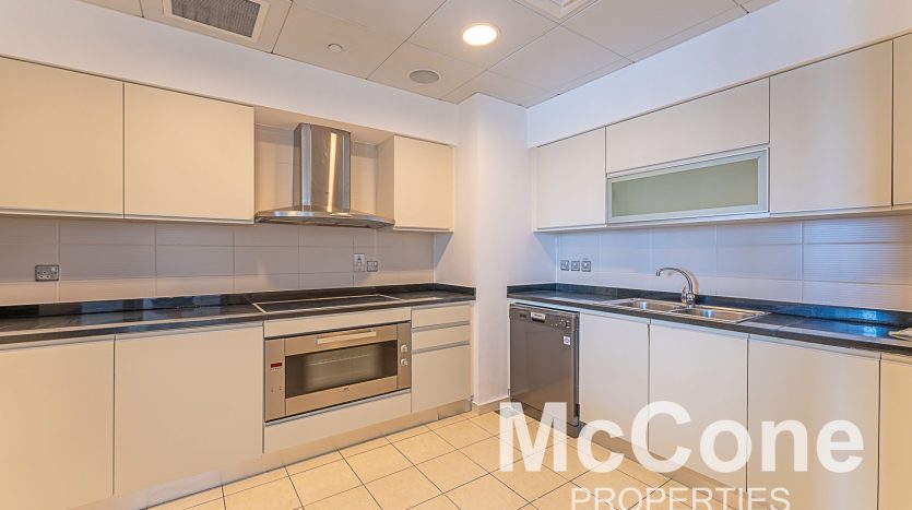 Apartment on Palm Jumeirah, Dubai, 3 bedrooms, 211.82 m2 / per year