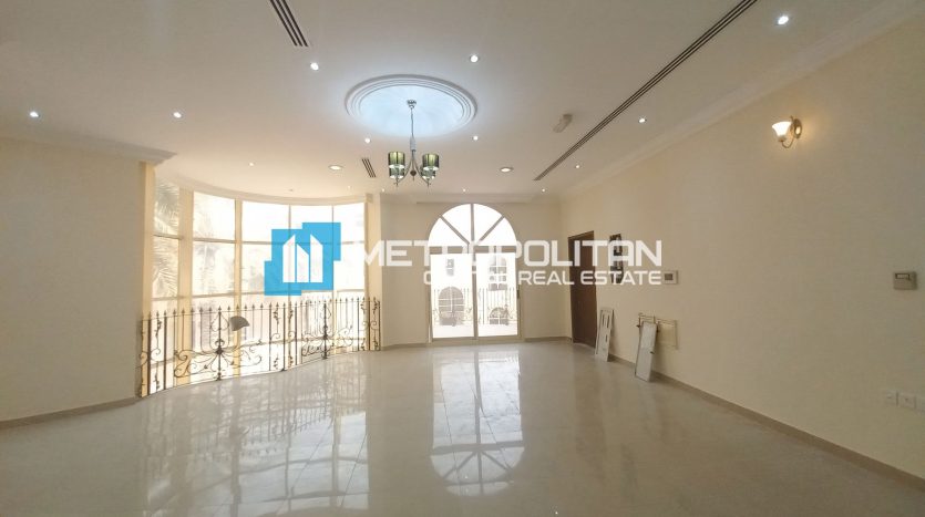 Villa on Khalifa City, Abu-Dhabi, 5 bedrooms, 665.8 m2 / per year
