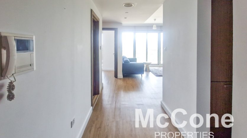 Apartment on The Views, Dubai, 1 bedroom, 71.72 m2 / per year