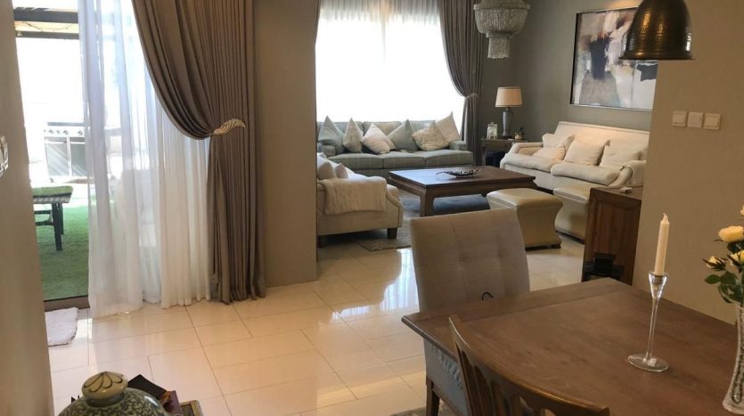 Commercial property on Al Raha Gardens, Abu-Dhabi, 4 bedrooms, 300 m2 / per year