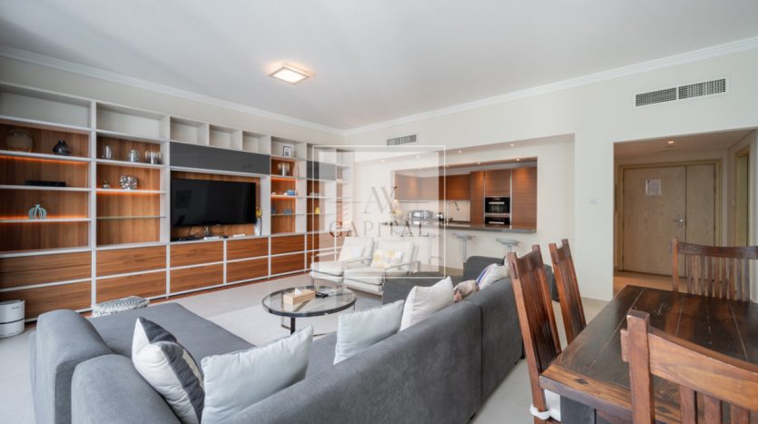 Apartment on Jumeirah Beach Residence, Dubai, 3 bedrooms, 214.4 m2 / per year