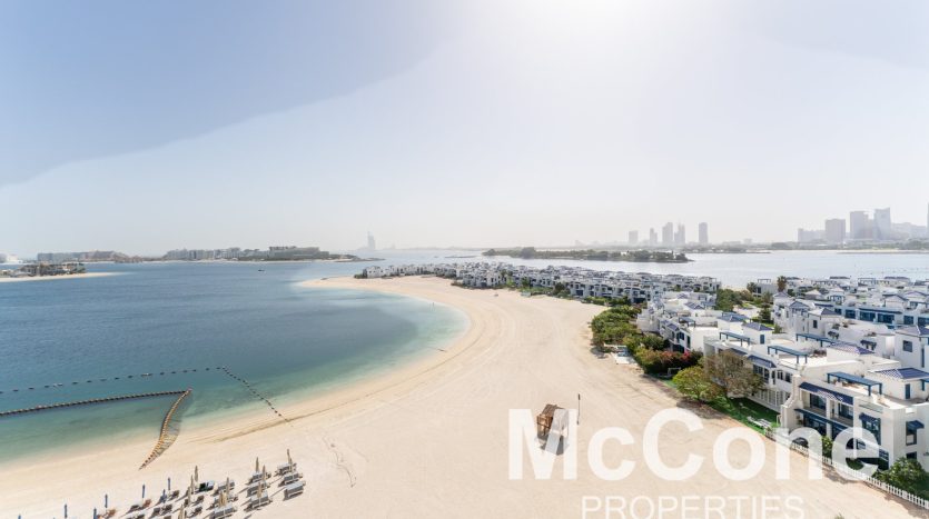 Apartment on Palm Jumeirah, Dubai, 2 bedrooms, 185.25 m2 / per year