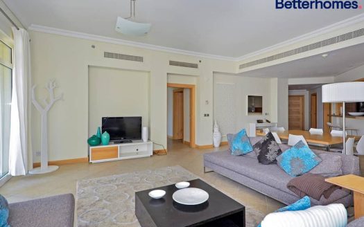 Apartment on Palm Jumeirah, Dubai, 3 bedrooms, 238 m2 / per year
